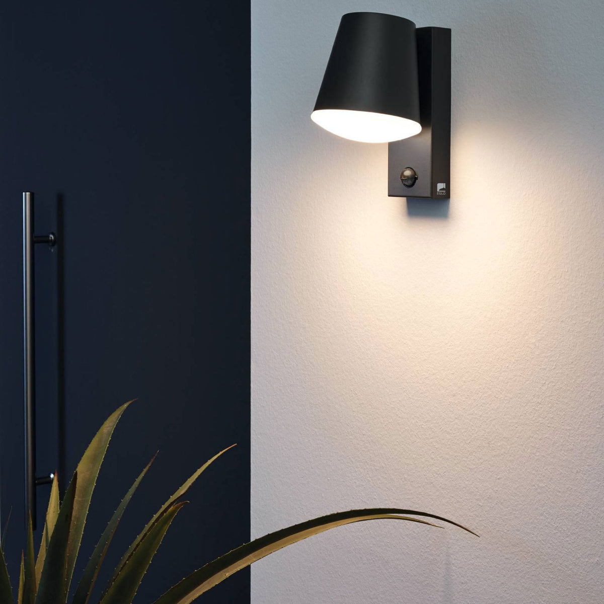 Caldiero IP44 PIR Outdoor Wall Light in Anthracite