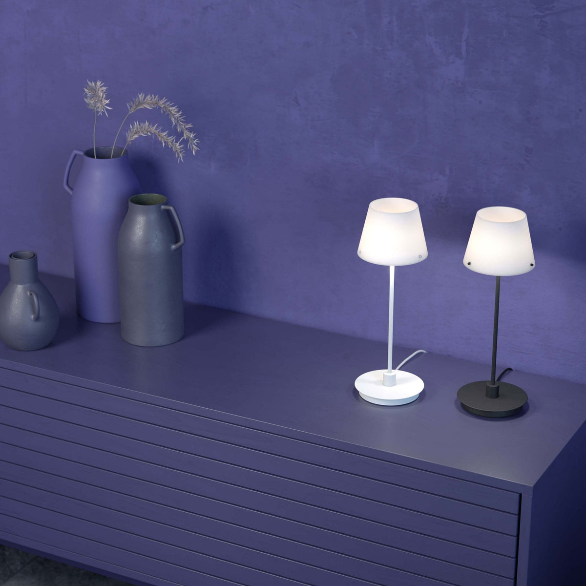 Gil Il Grande Table Lamp In Black With Frosted Glass Shade