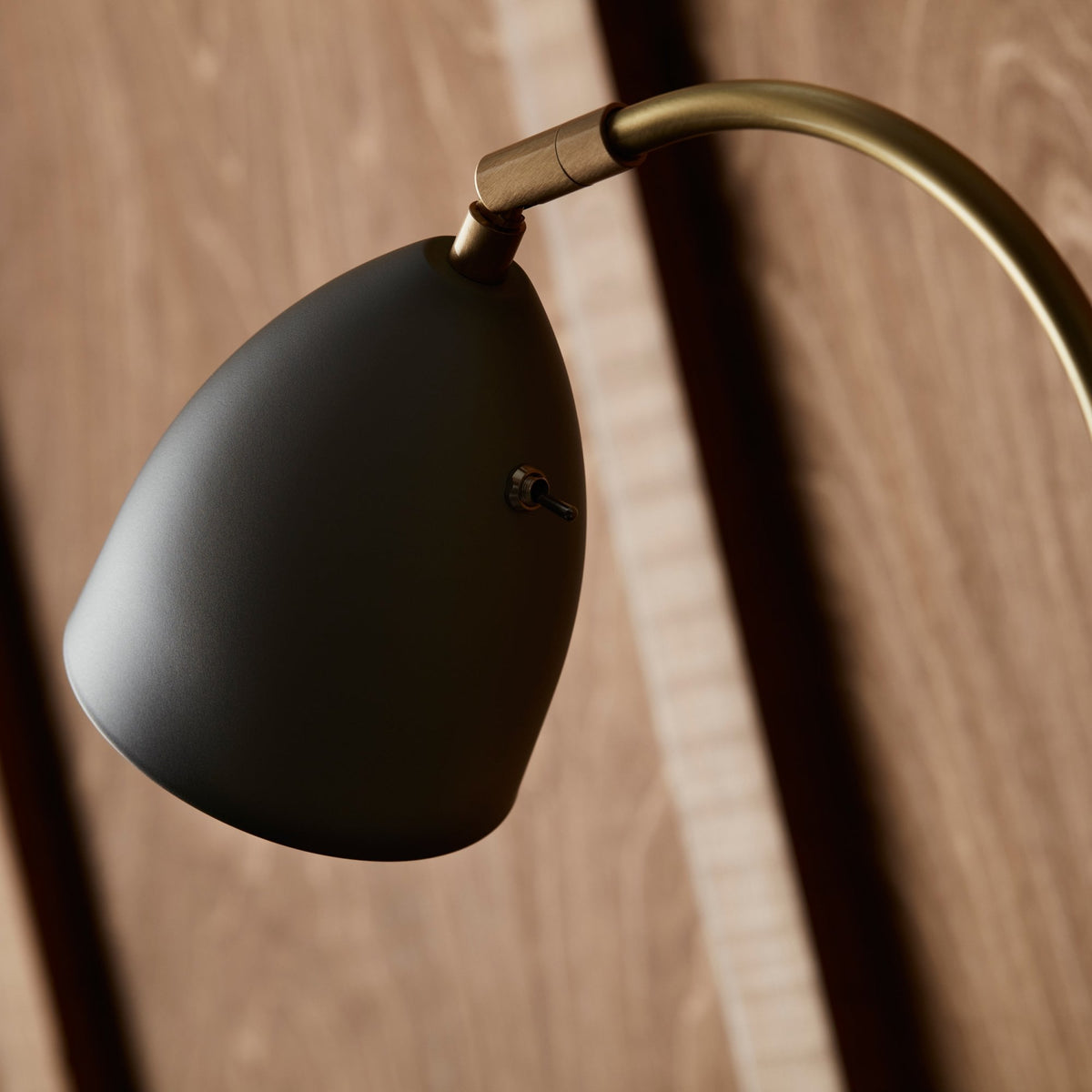 BELID Deluxe Floor Lamp in Warm Grey & Brass, close up of the lamp head and switch