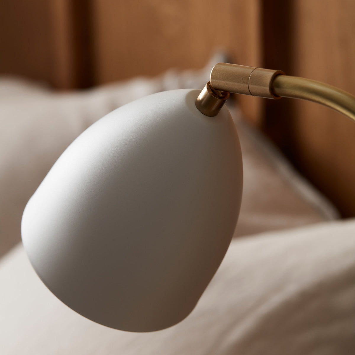 Deluxe Table Lamp in White & Brass