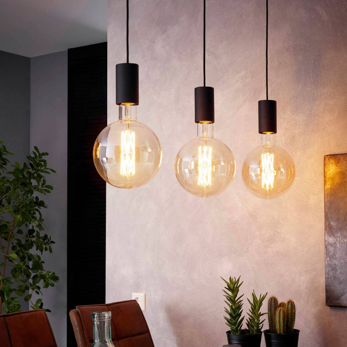 Pozueta Triple Drop Bar Pendant in Black