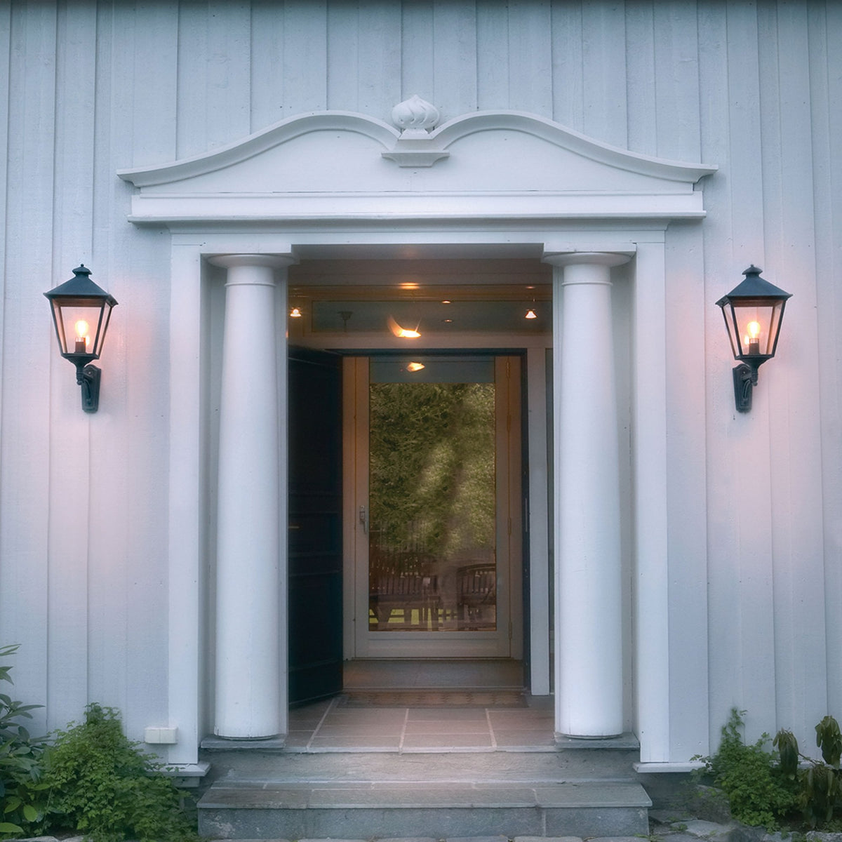 Turin Grande IP54 Light Up Wall Lantern in Black