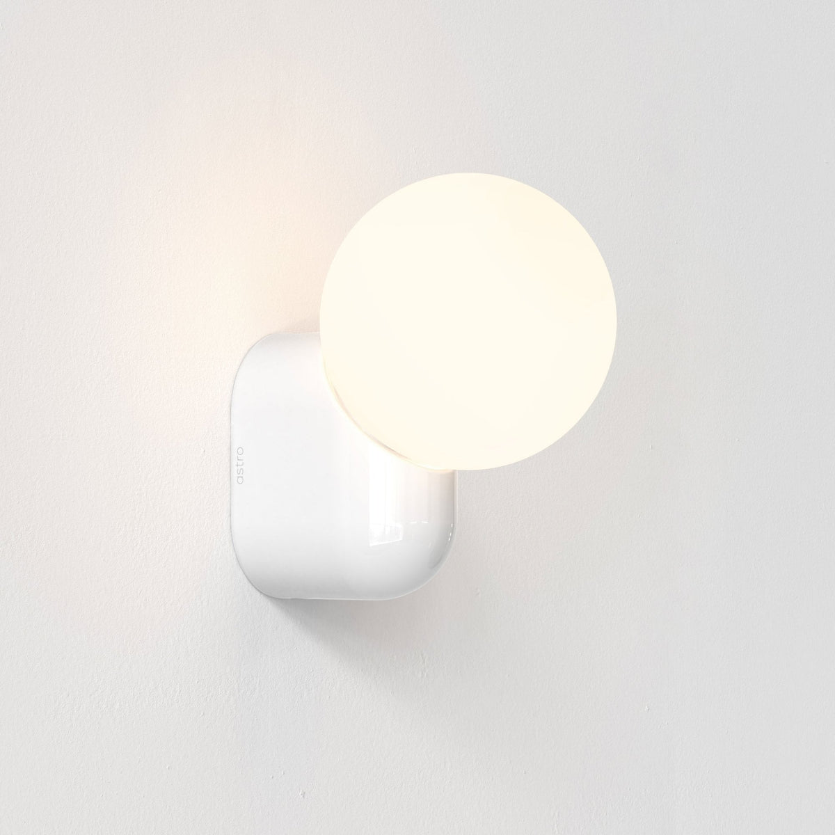 Lyra Single IP44 Ceramic Bathroom Wall Light in Gloss Glaze White