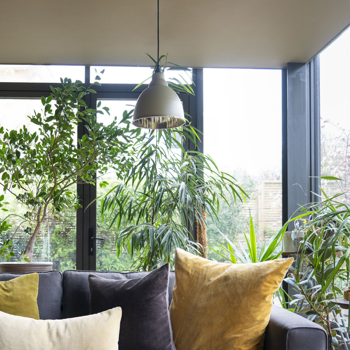 Smooth Nickel Brindley Pendant in Tump