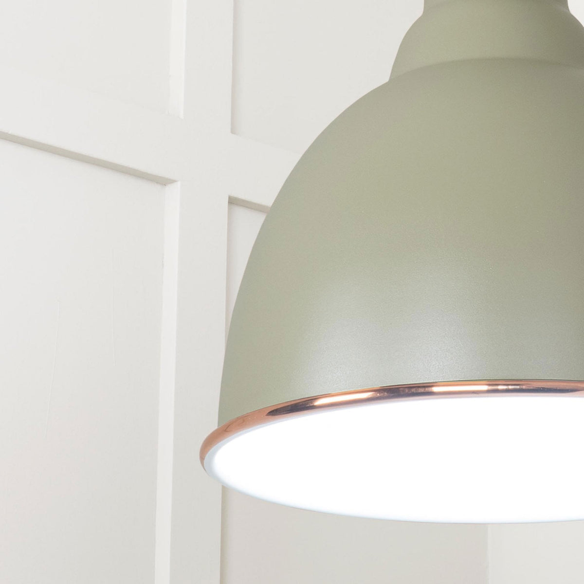 White Gloss Brindley Pendant in Tump