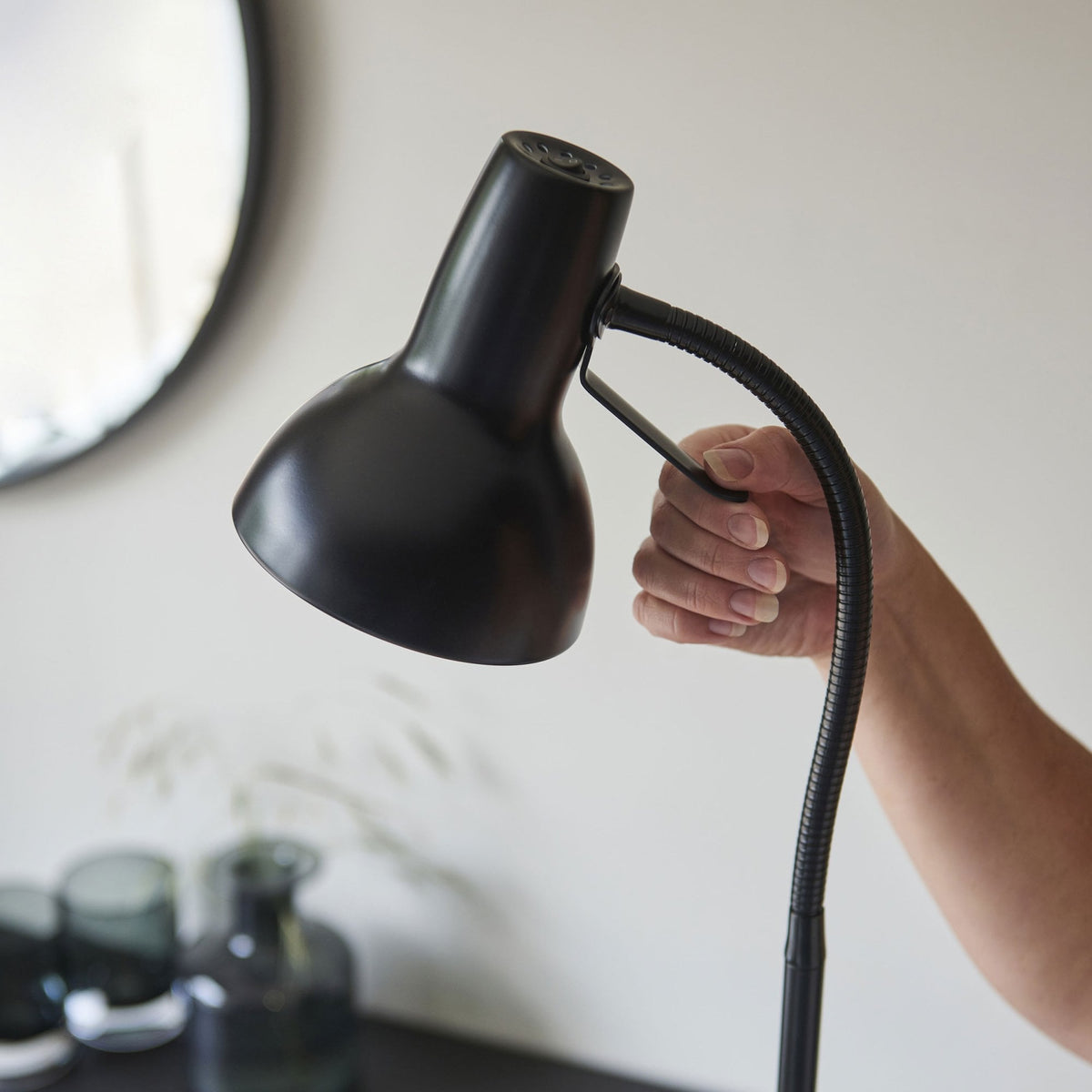 Amalfi Task Floor Lamp in Matt Black