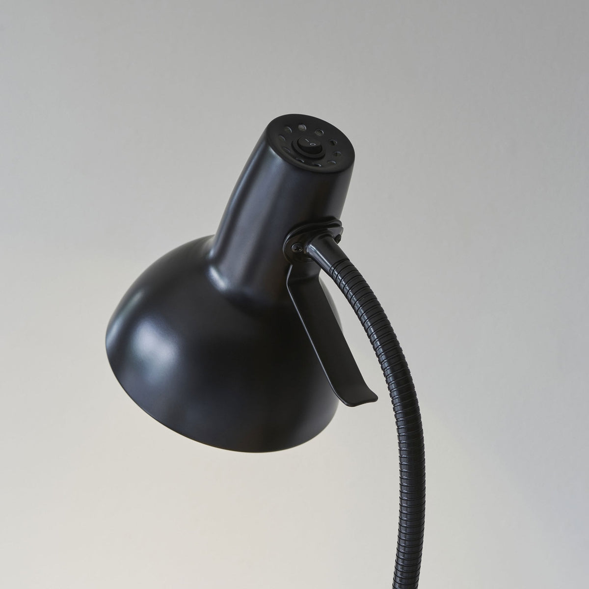 Amalfi Task Floor Lamp in Matt Black