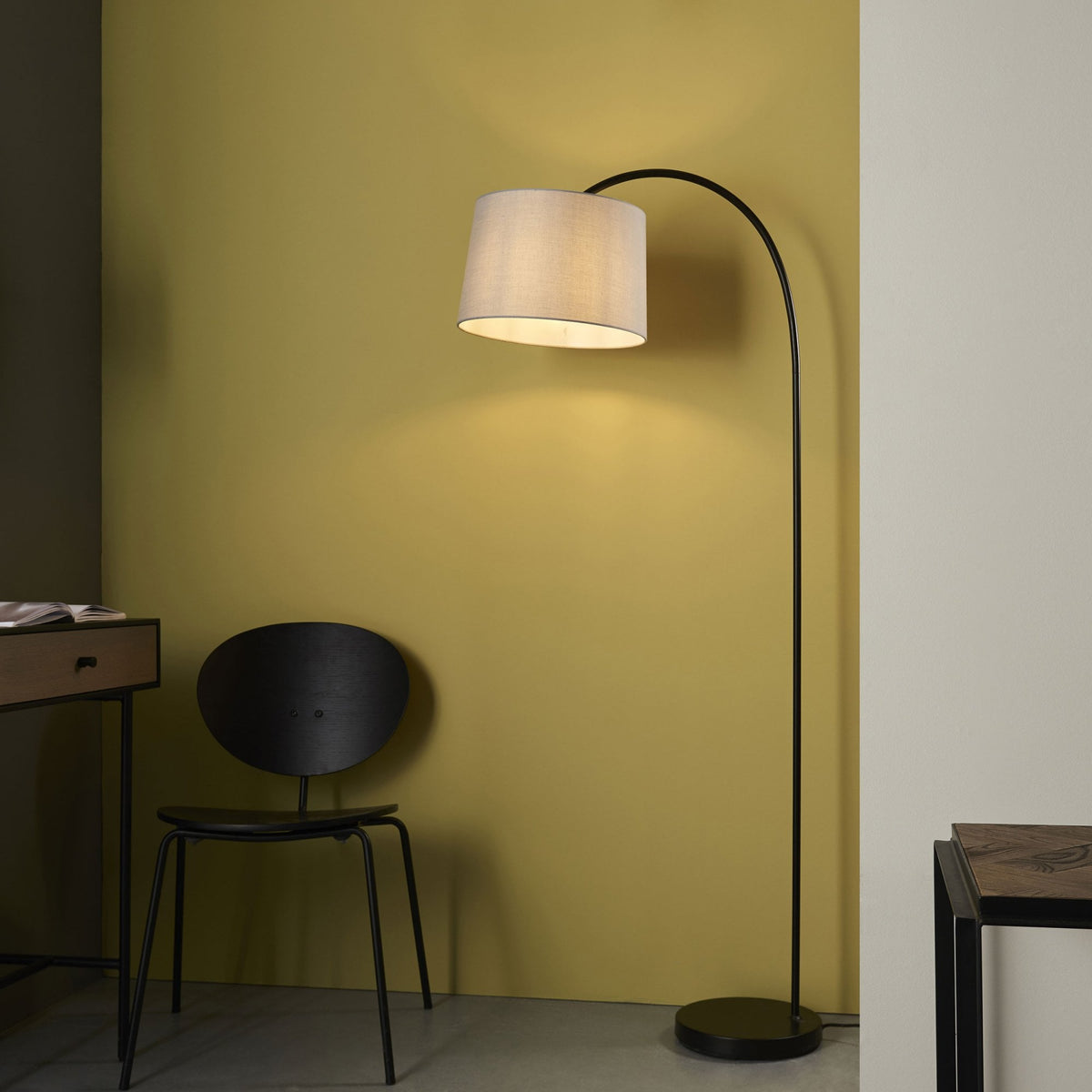 Carlson Floor Lamp in Matt Black with Light Grey Shade