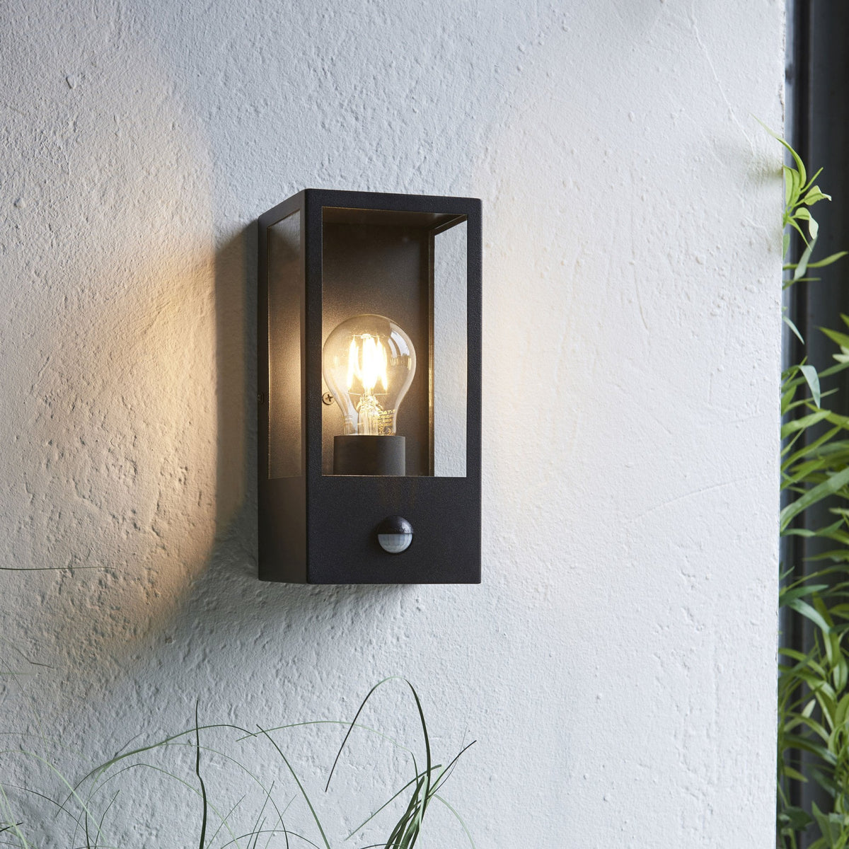 Oxford IP44 Exterior PIR Wall Light in Matt Black