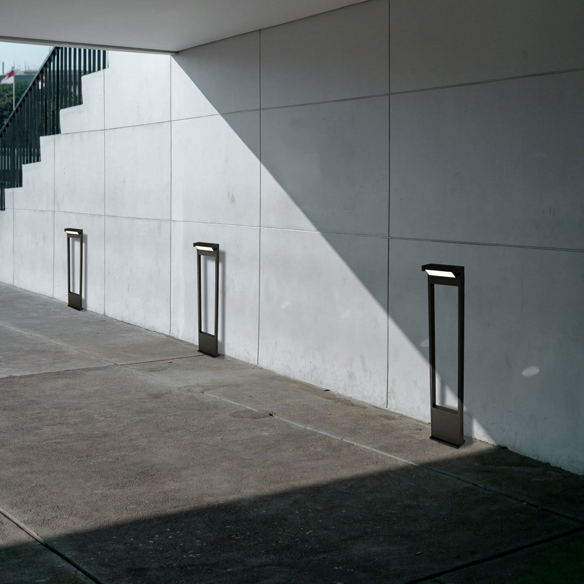 Dalwood Tall 10W LED IP54 Bollard in Graphite Black