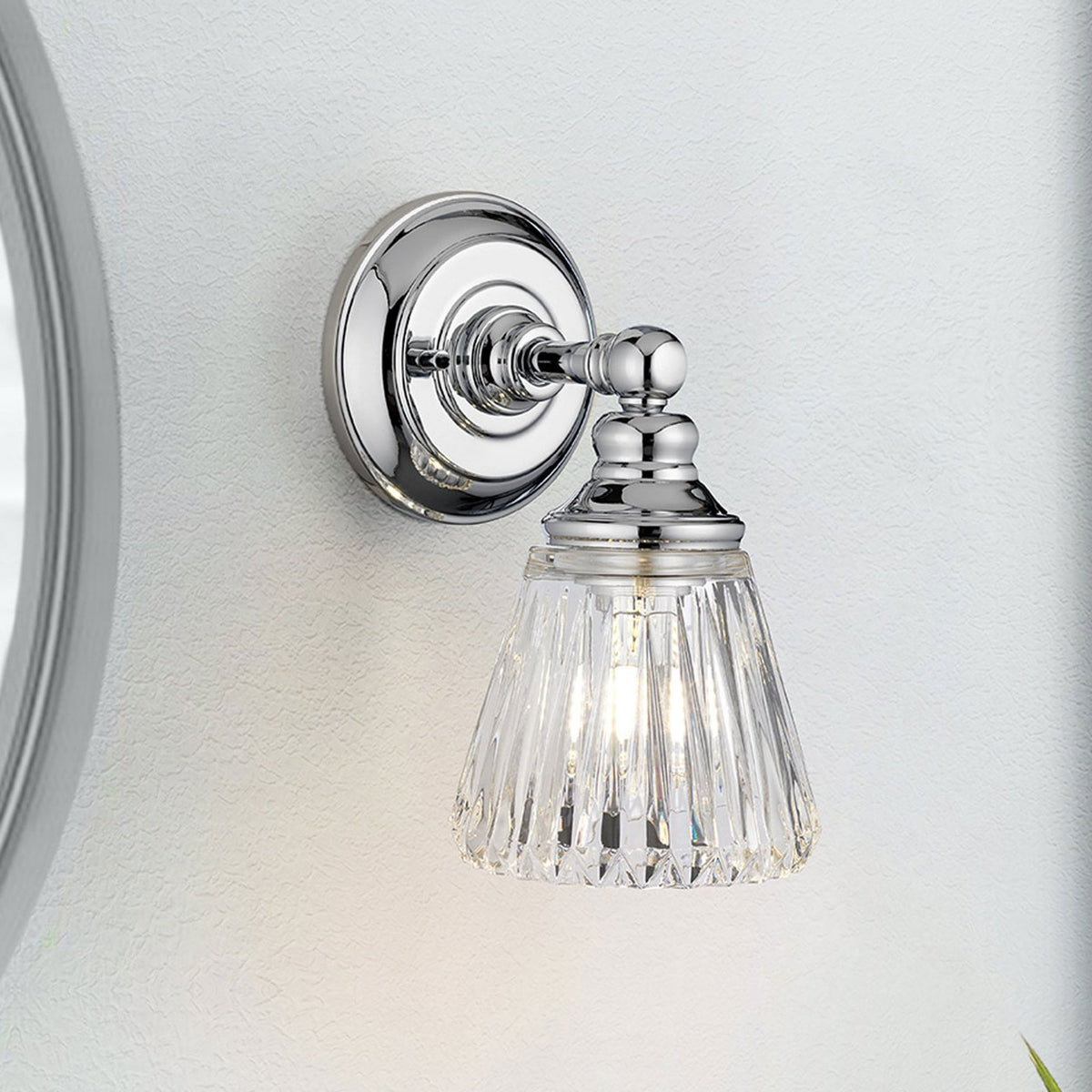 Keynes IP44 Single Lamp Wall Light in Polished Chrome