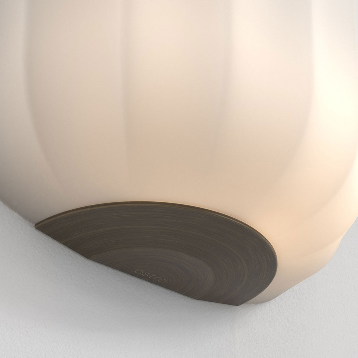 Veo Glass Wall Light With Bronze Detail