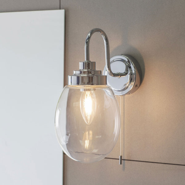Hampton Switched IP44 Bathroom Wall Light in Chrome with Clear Glass Shade