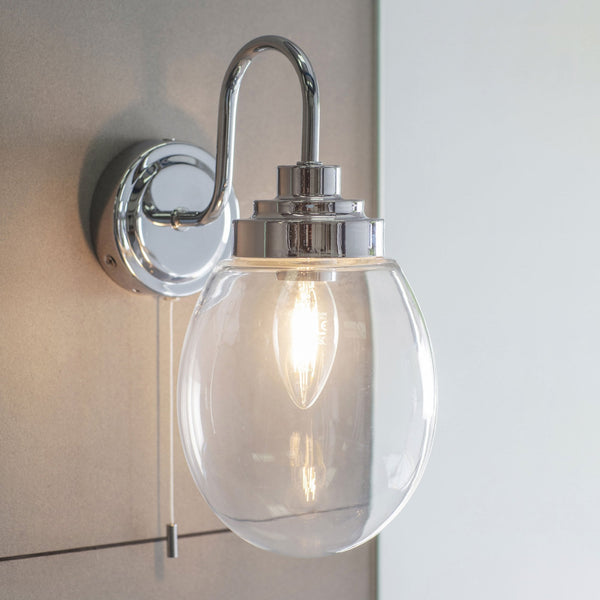 Hampton Switched IP44 Bathroom Wall Light in Chrome with Clear Glass Shade