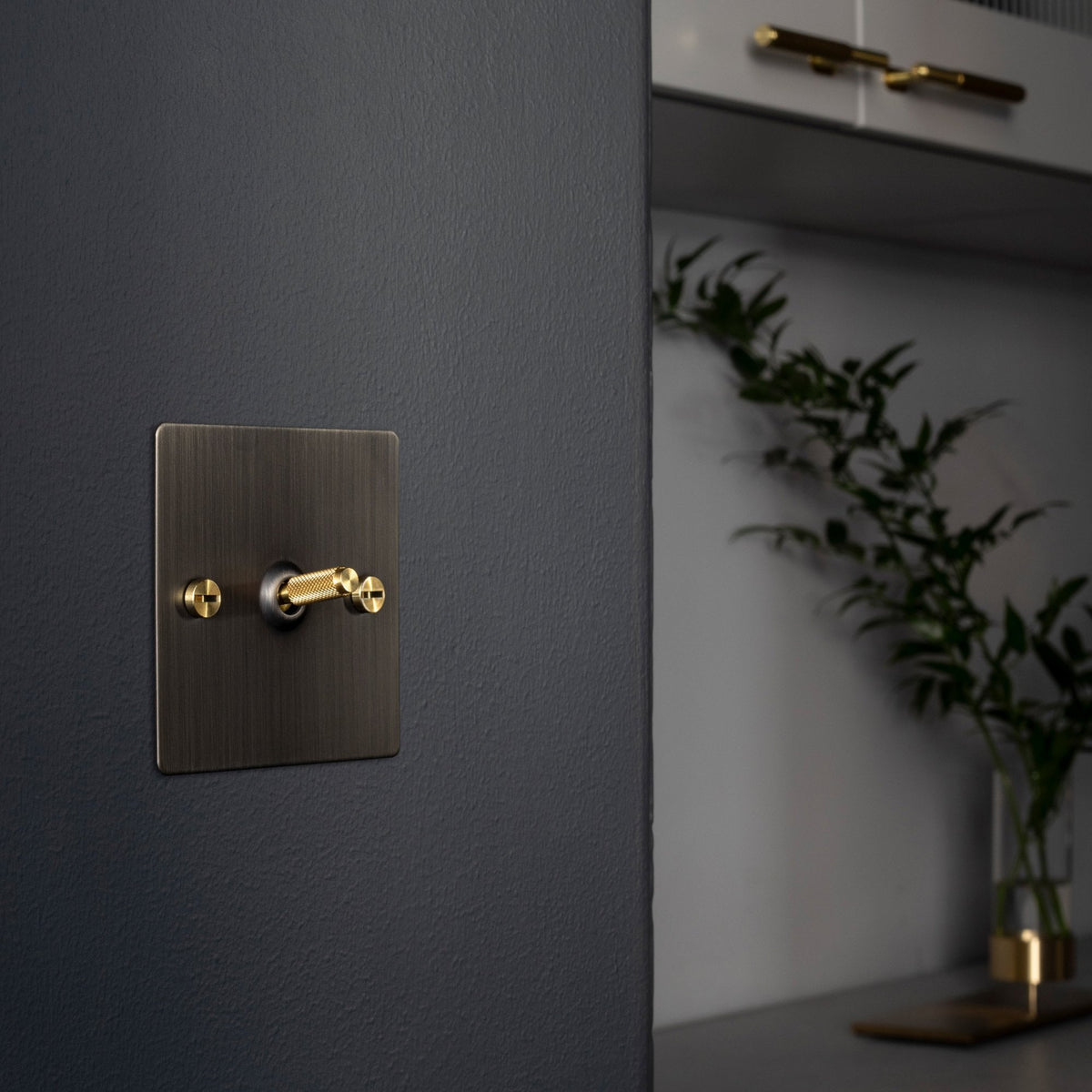 One Gang 2-Way Light Switch in Smoked Bronze & Brass with Knurled Toggle