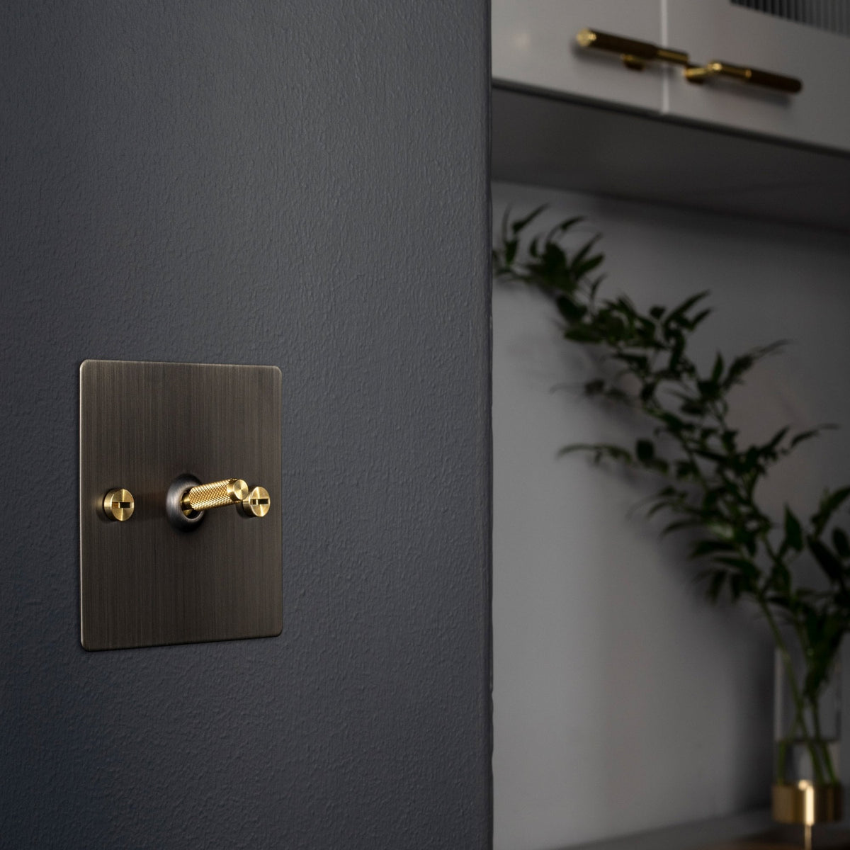 One Gang 3-Way Intermediate Light Switch in Smoked Bronze & Brass with Knurled Toggle