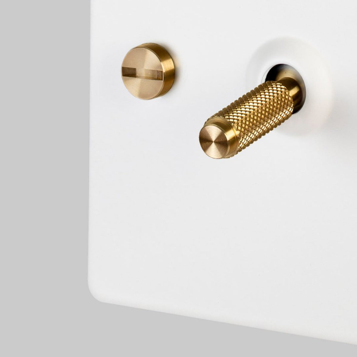 One Gang 3-Way Intermediate Light Switch in White & Brass with Knurled Toggle