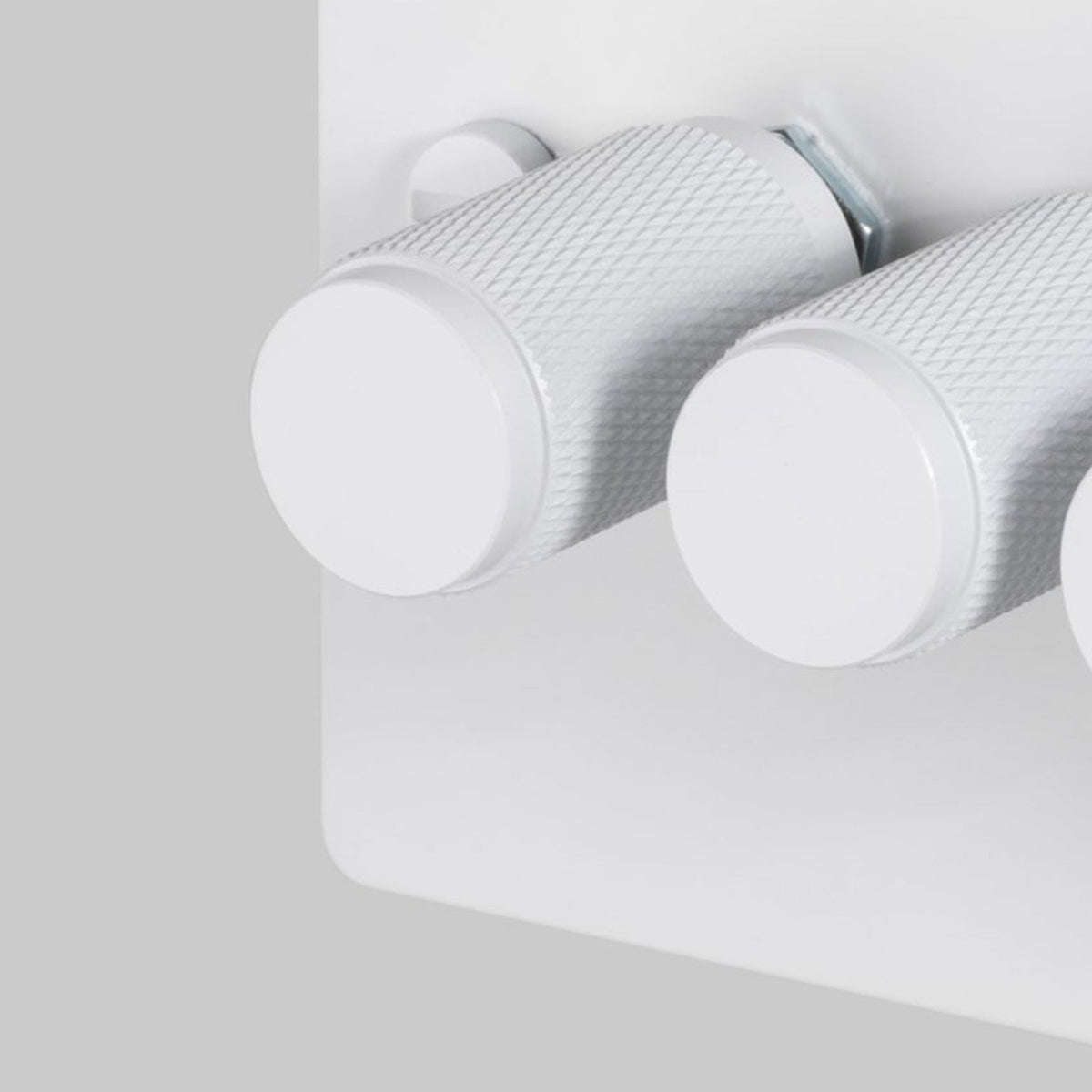 Four Gang 2-Way Dimmer Light Switch in White with Knurled Knobs