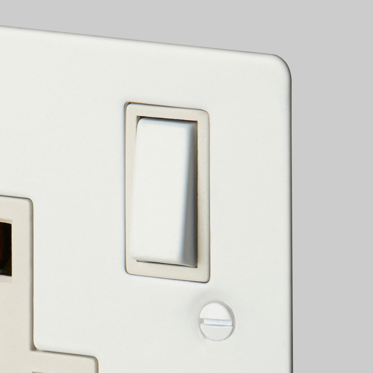 One Gang 13 Amp Switched Plug Socket In White