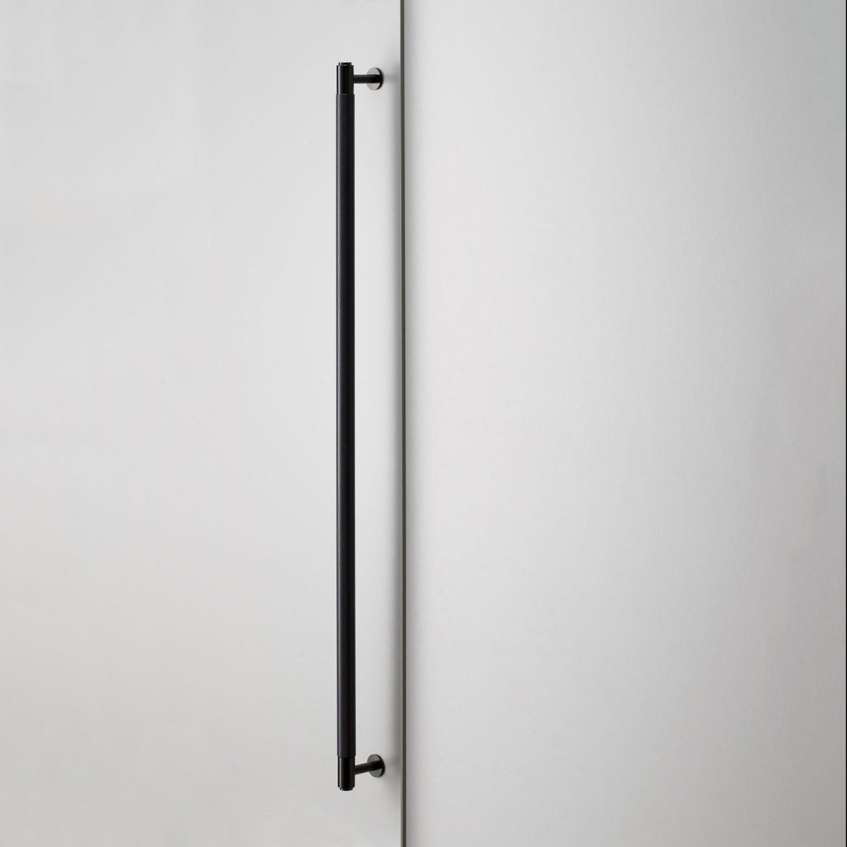 Knurled Closet Bar Handle In Black