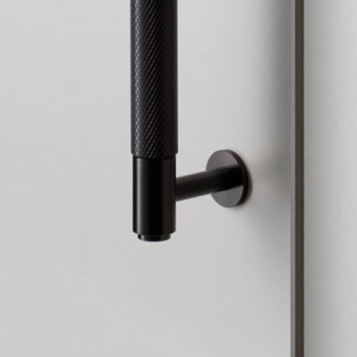 Knurled Closet Bar Handle In Black