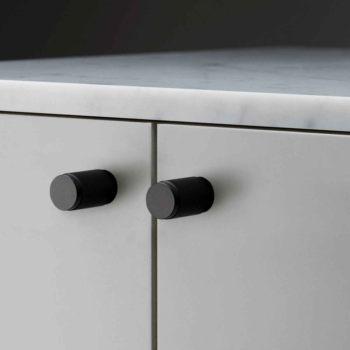 Knurled Furniture Knob Set In Black