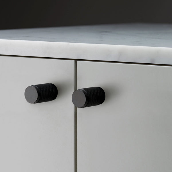 Knurled Furniture Knob Set In Black
