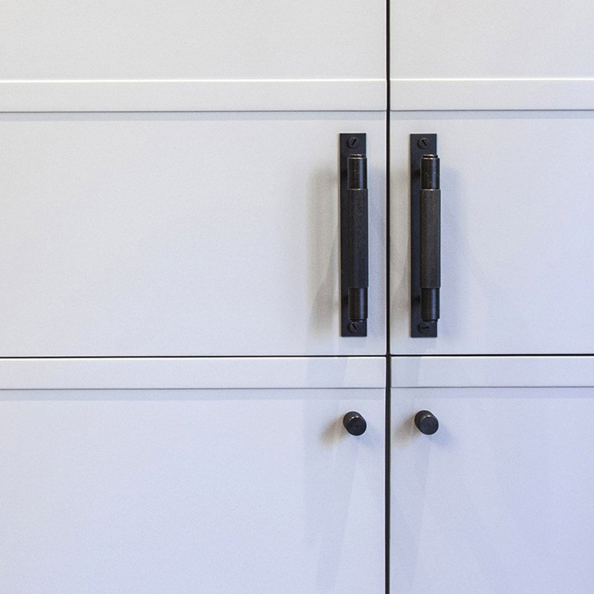 Knurled Furniture Knob Set In Black