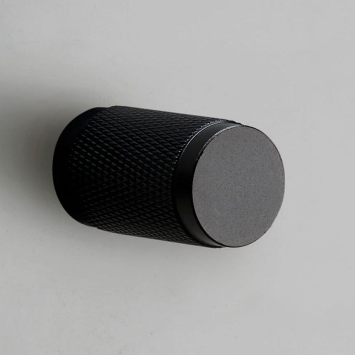 Knurled Furniture Knob Set In Black