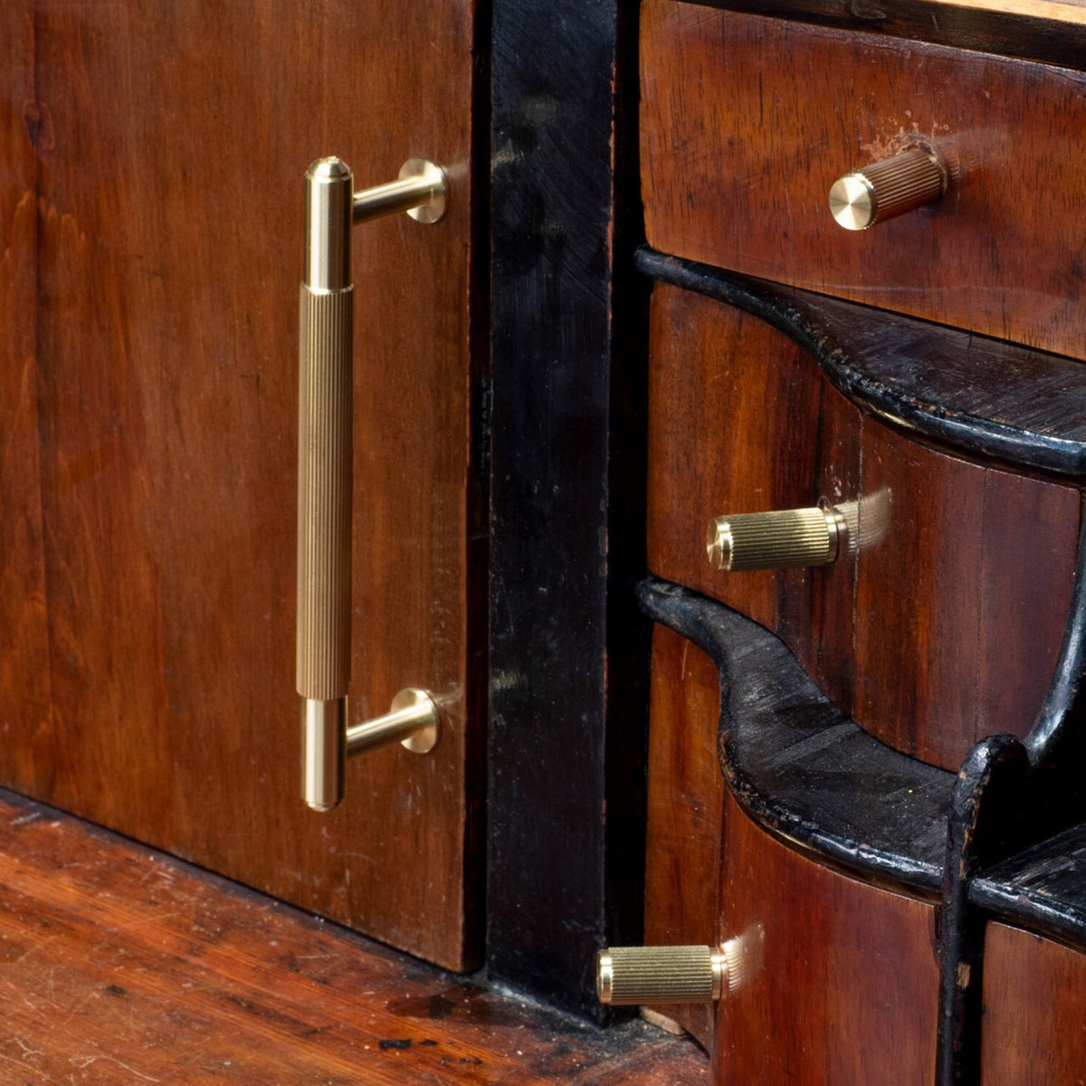 Linear Knurled Furniture Knob Set In Solid Brass