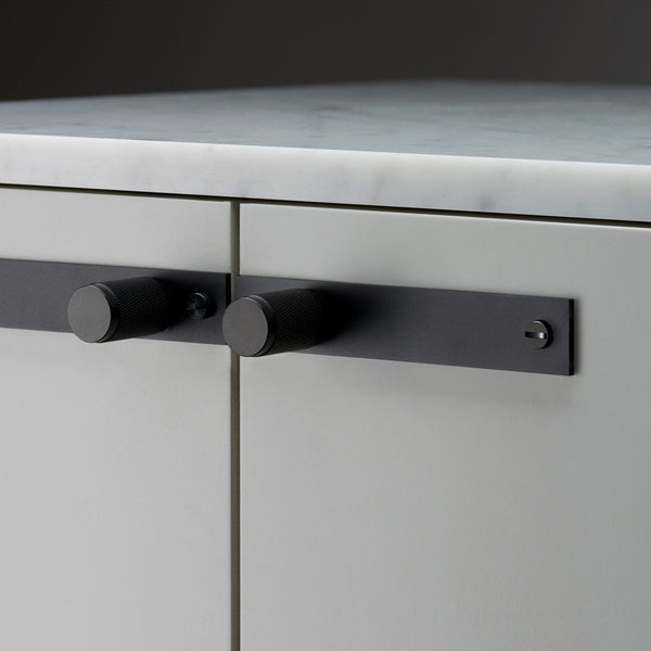 Knurled Furniture Knob Set With Back Plates In Black