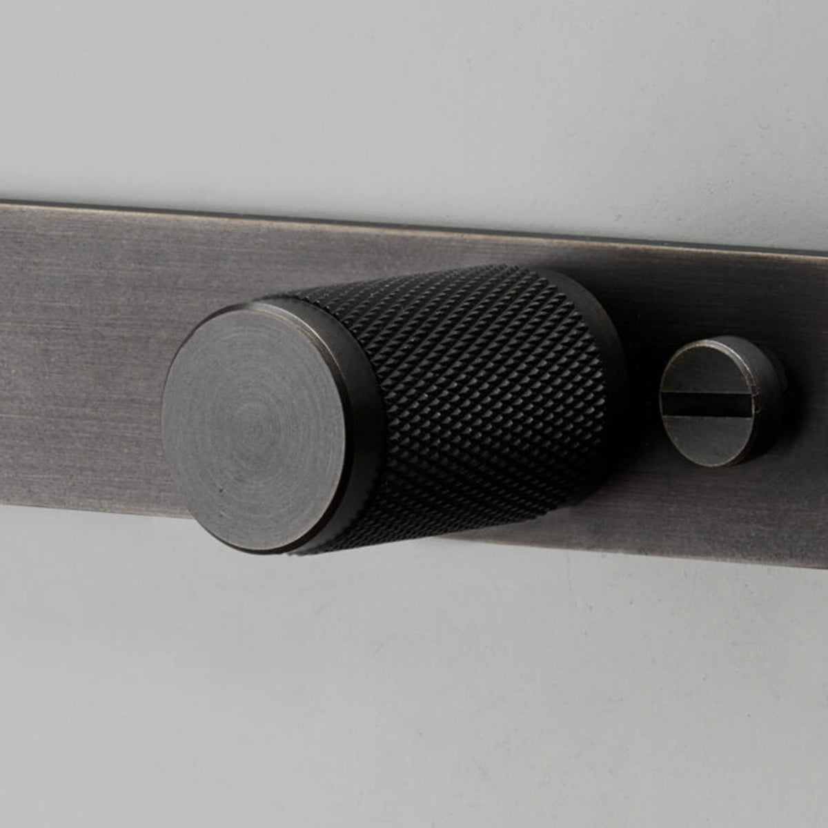 Knurled Furniture Knob Set With Back Plates In Smoked Bronze