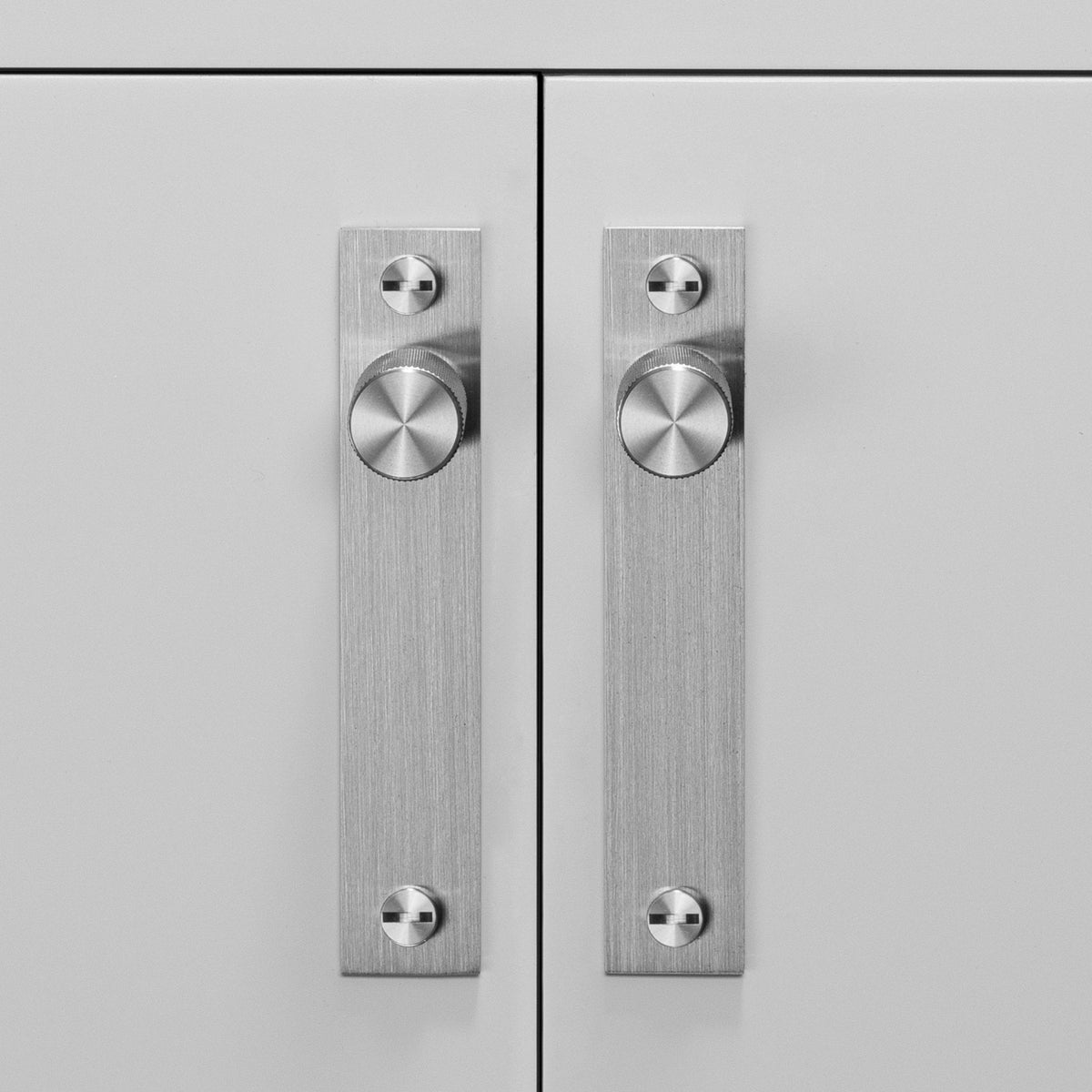 Knurled Furniture Knob Set With Back Plates In Solid Steel