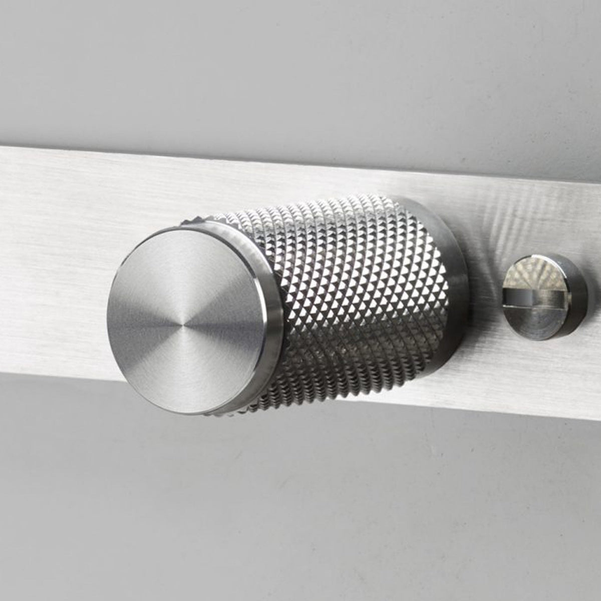 Knurled Furniture Knob Set With Back Plates In Solid Steel
