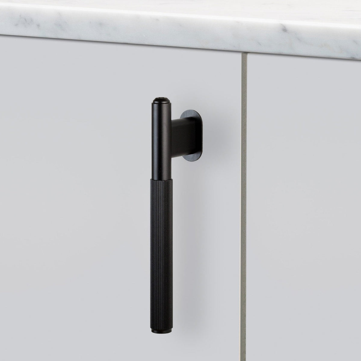 Knurled L-Bar Cabinet Handle In Black