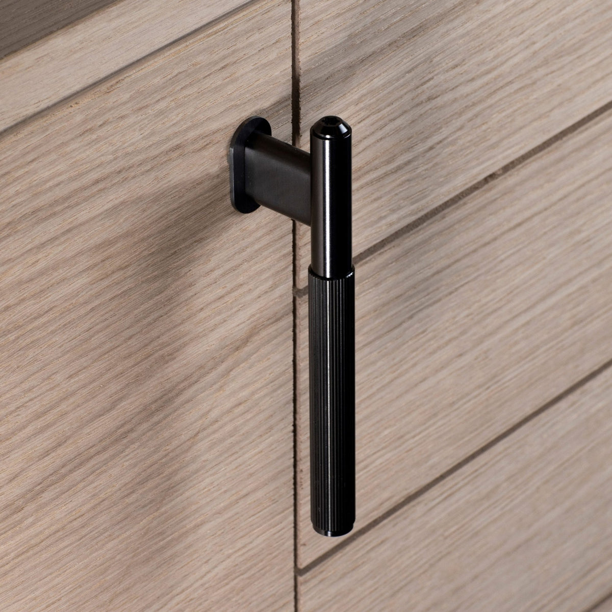 Knurled L-Bar Cabinet Handle In Black