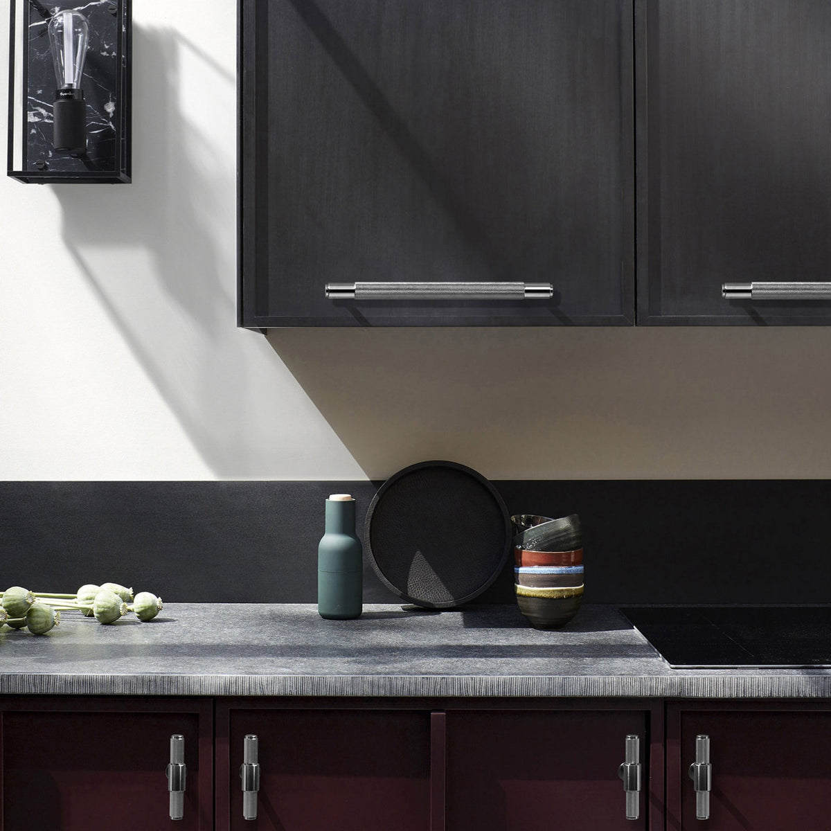 Knurled Medium Pull Bar Cabinet Handle In Solid Steel