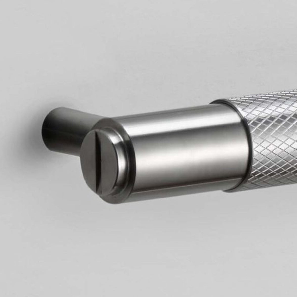 Knurled Medium Pull Bar Cabinet Handle In Solid Steel