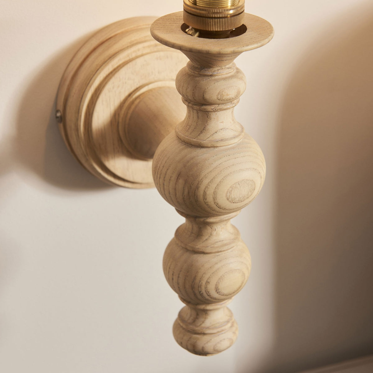 Bibury Wall Light in Natural Ash Finish