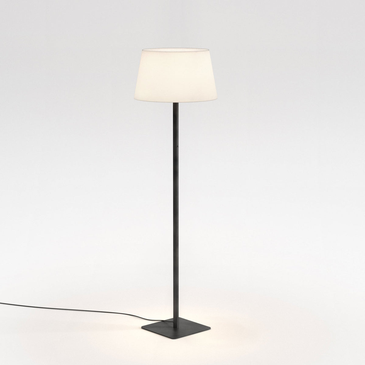 Beaumont Floor Lamp in Matt Black