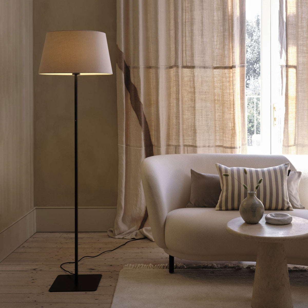 Beaumont Floor Lamp in Matt Black
