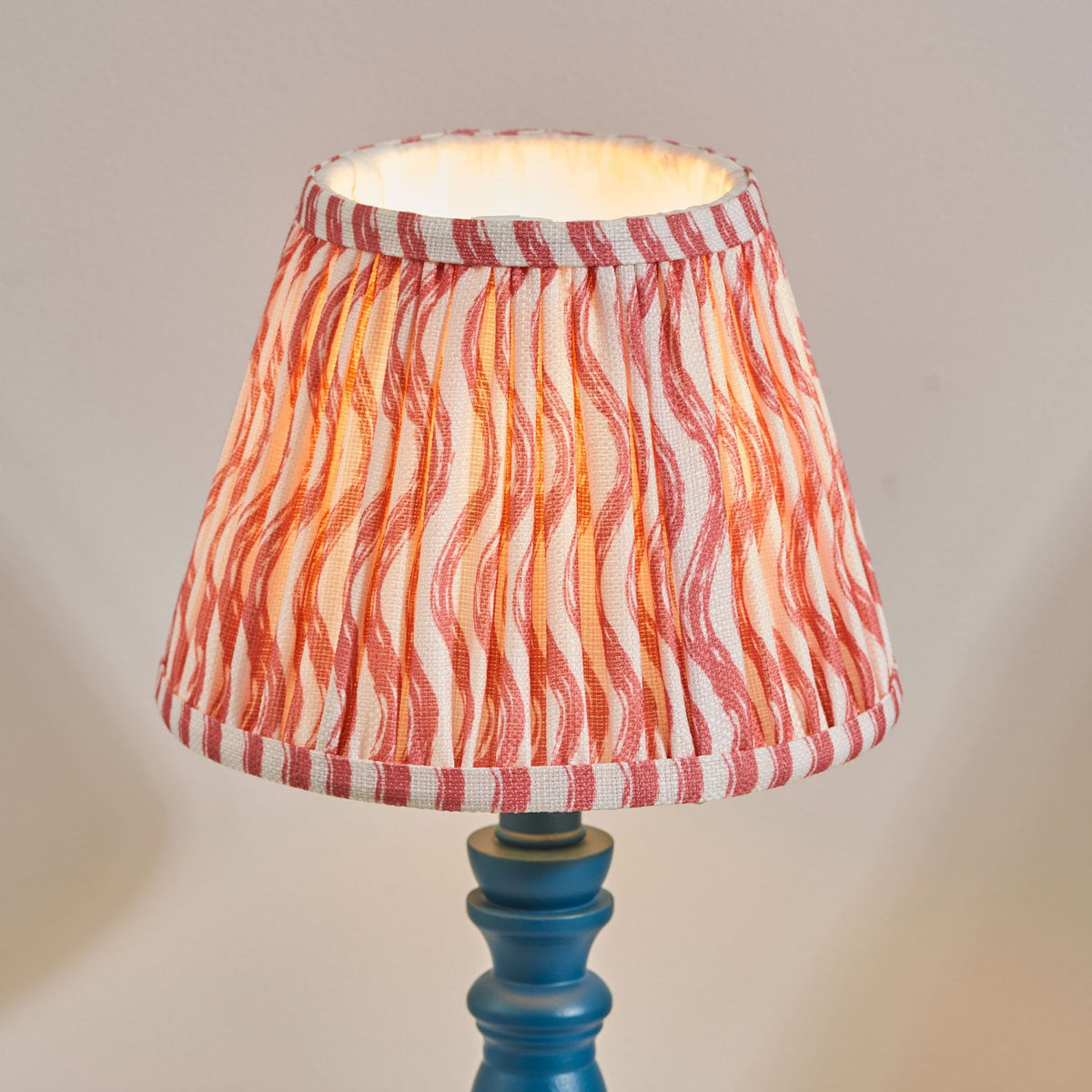 Bibury Table Lamp in Marlin Blue with Ripple 20cm Coral Pink Shade