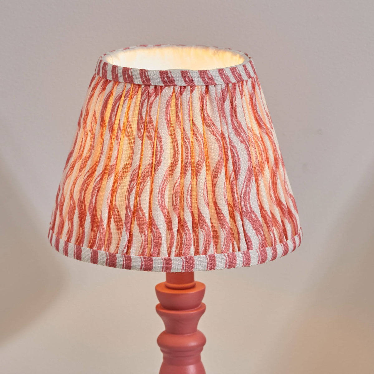 Bibury Table Lamp in Pink Clay with Ripple 20cm Coral Pink Shade
