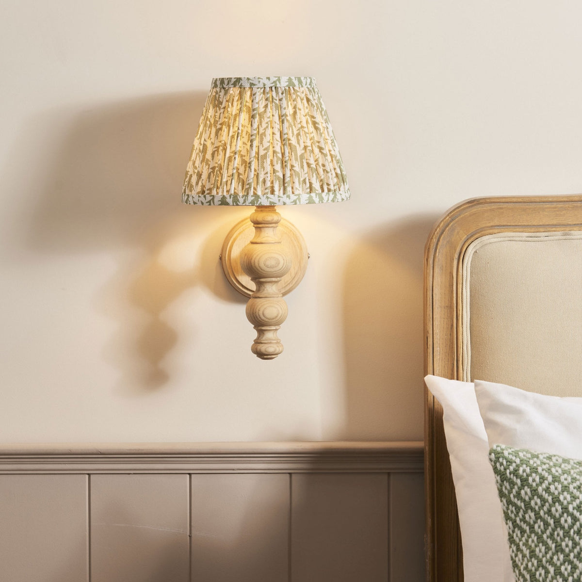 Bibury Wall Light in Natural Ash with Leaf 20cm Herb Garden Green Shade