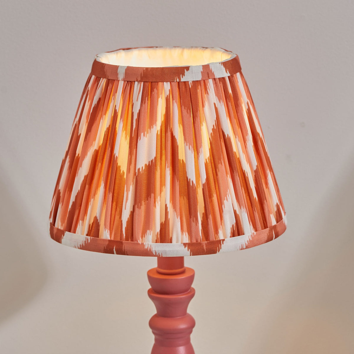Bibury Table Lamp in Pink Clay with Zigzag 20cm Apricot Orange Shade