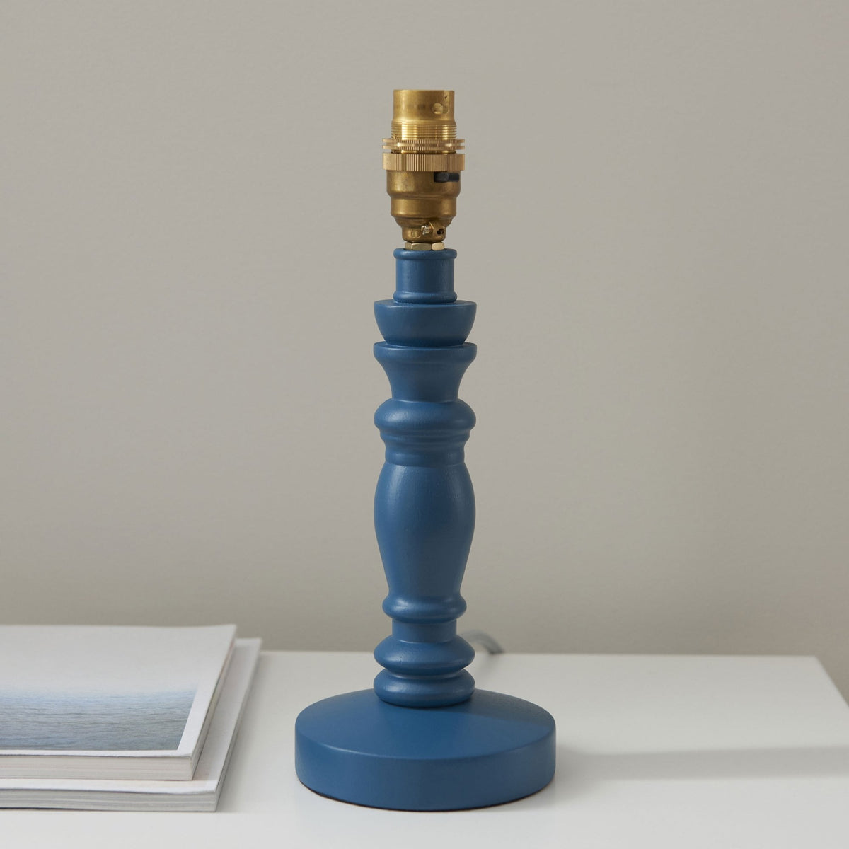 Bibury Table Lamp in Marlin Blue with Zigzag 20cm Pearl Grey Shade