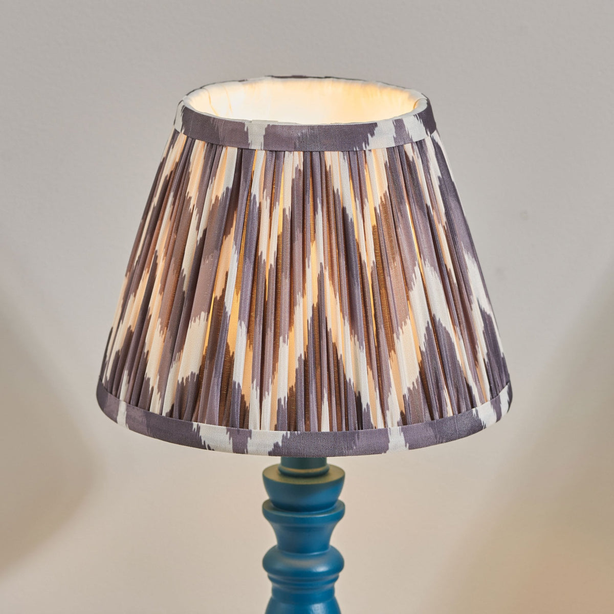 Bibury Table Lamp in Marlin Blue with Zigzag 20cm Pearl Grey Shade