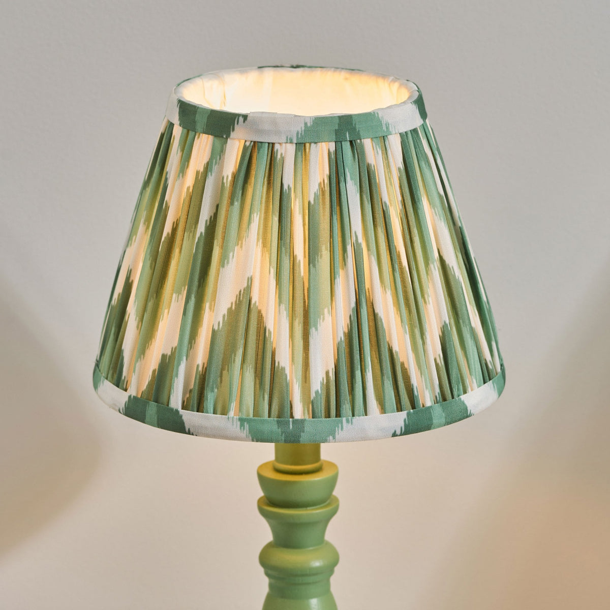 Bibury Table Lamp in Cotswold Green with Zigzag 20cm Cotswold Green Shade