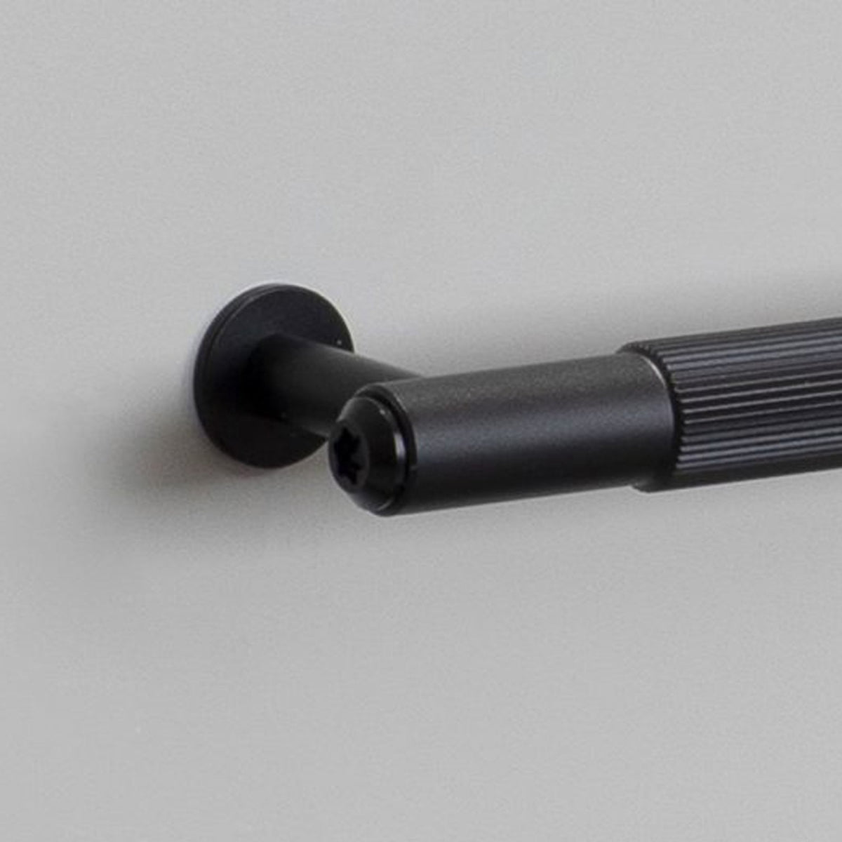 Linear Knurled Medium Pull Bar Cabinet Handle In Black