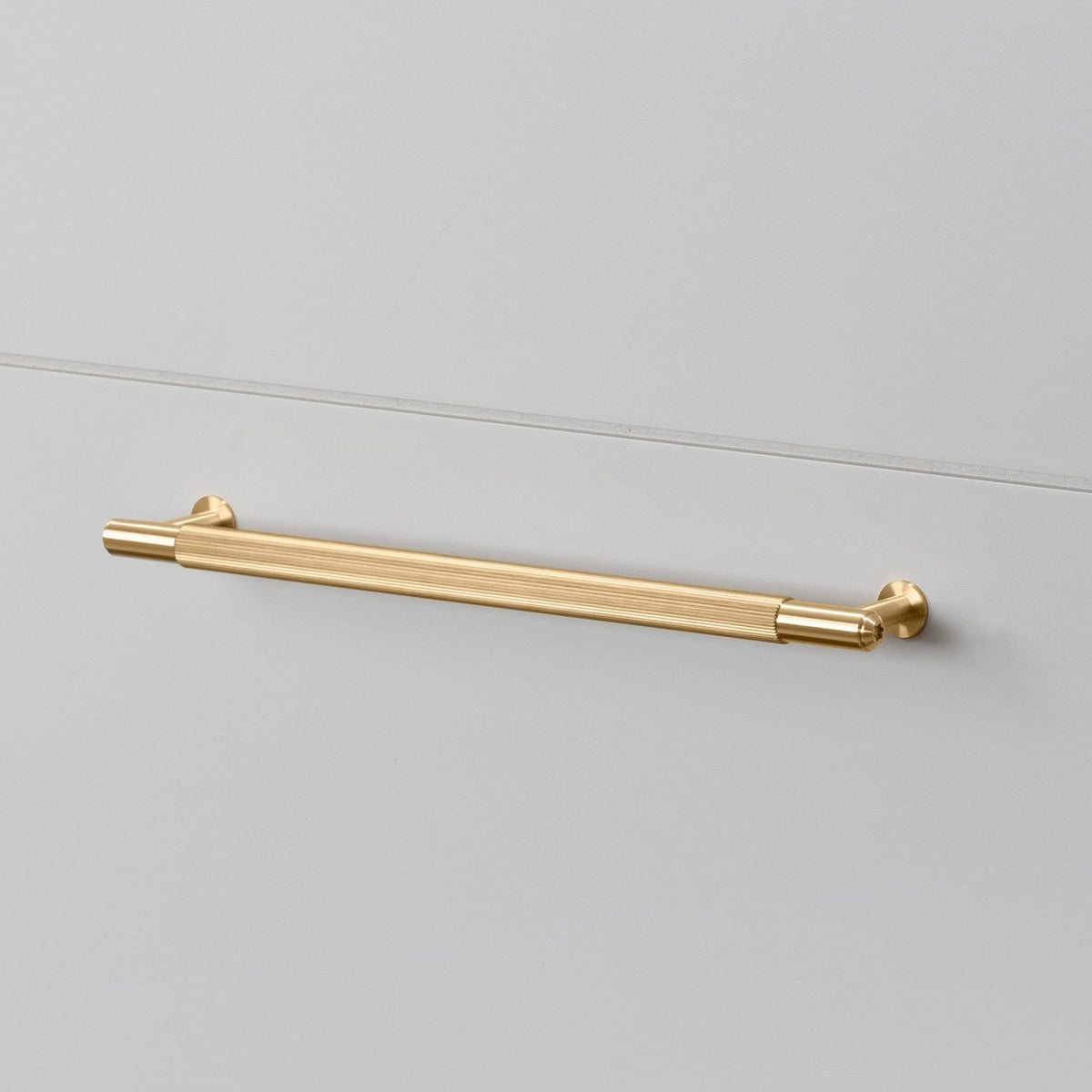 Linear Knurled Medium Pull Bar Cabinet Handle In Solid Brass